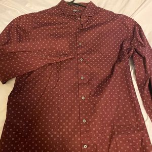 Men’s fitted dress shirt